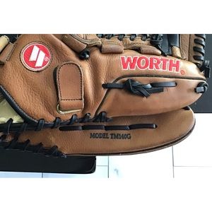 Worth baseball/softball glove, only used a couple of times